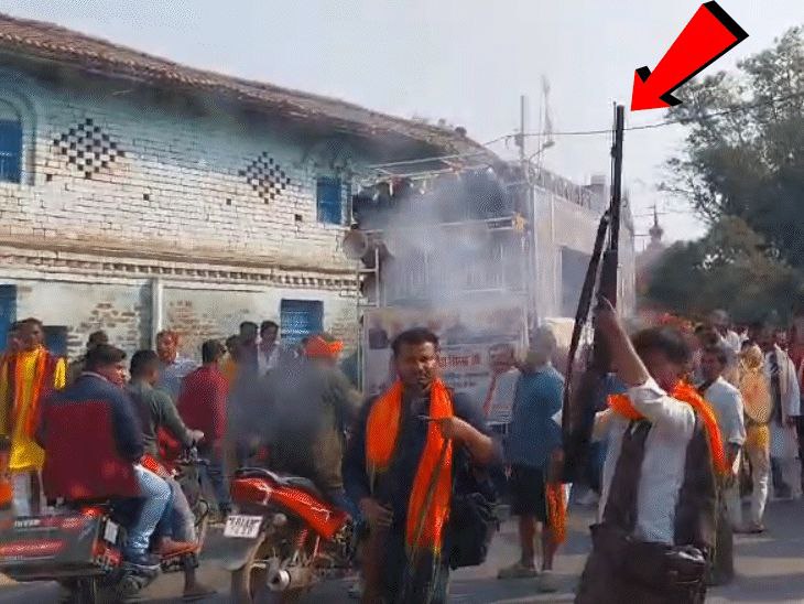 बिहार में जंगलराज या सुशासन ? जीत के जश्न में सड़कों पर चली धुआंधार गोली