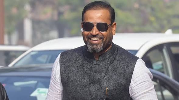 BJP के समर्थन में यूसुफ पठान बदले में मोदी जी ने दिया जमीन?